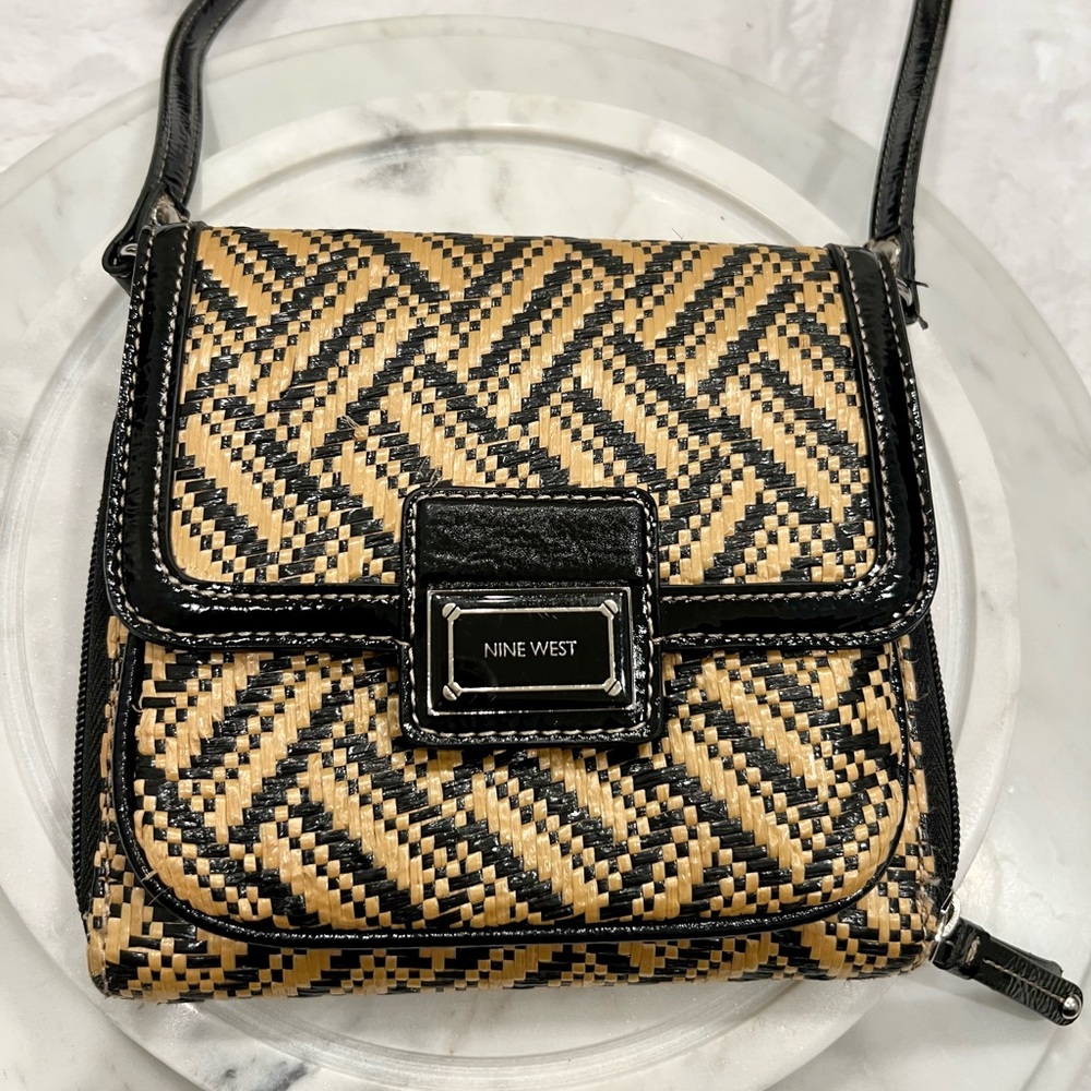 New Nine West Crossbody Purse Wallet 3 Pocket Adjustable Strap Card Slots Travel